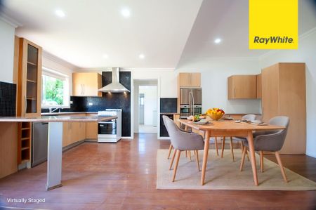 COMFORTABLE & UPDATED THREE BEDROOM FAMILY HOME LOCATED IN A QUIET STREET - Photo 5