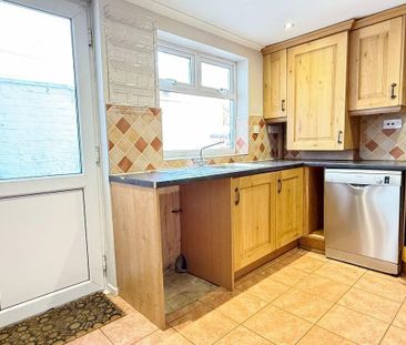 3 bedroom terraced house to rent - Photo 5