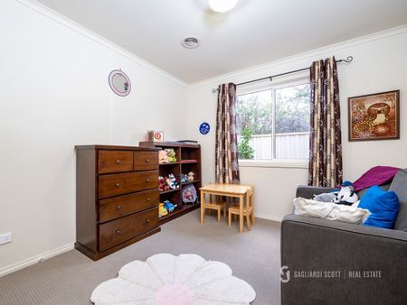 Stunning 4 bedroom home - Photo 5