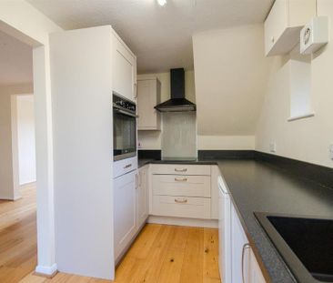 3 bedroom semi-detached house to rent - Photo 2