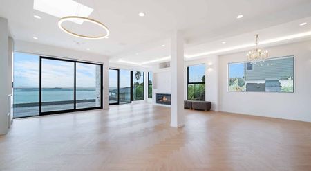 Designer 5 Bedroom Home Hillsborough - Photo 5