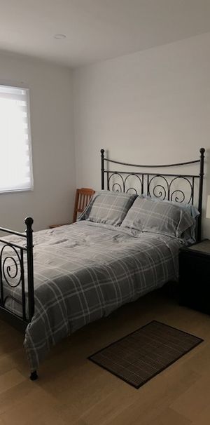GRAND 4 1/2 MEUBLÉ ET ENTIÈREMENT RÉNOVÉ - Photo 1