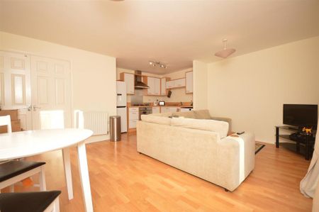 2 bedroom flat to rent - Photo 4