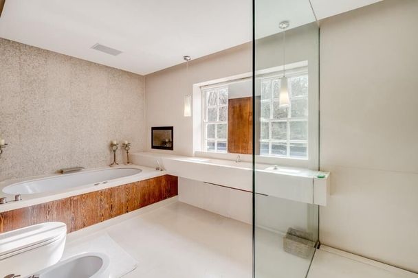 6 Bedroom Detached To Let - Photo 1