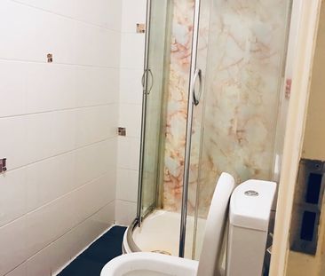Room in a Shared Flat, Stockport Road, M12 - Photo 4