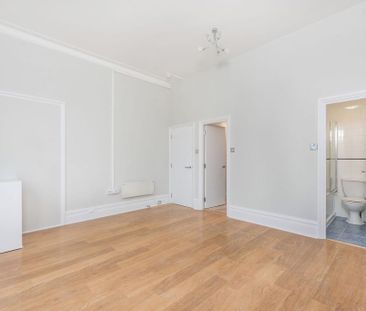 Flat to rent - Photo 1