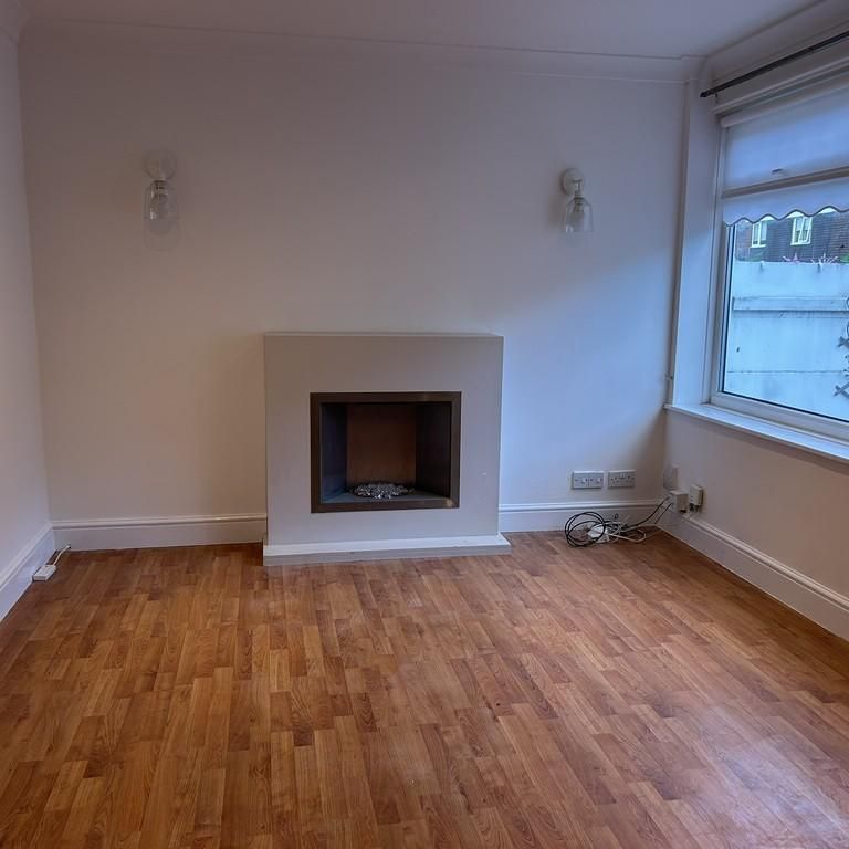 3 bedroom end of terrace house to rent - Photo 1