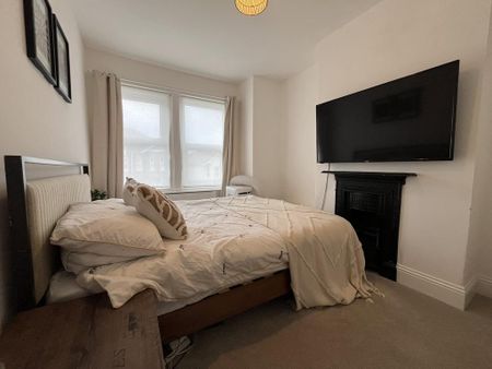 3 bedroom semi-detached house to rent - Photo 4
