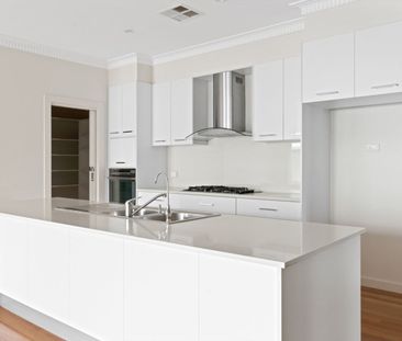 Your 5 Bedroom luxury home awaits in a prestigious location, ready ... - Photo 6