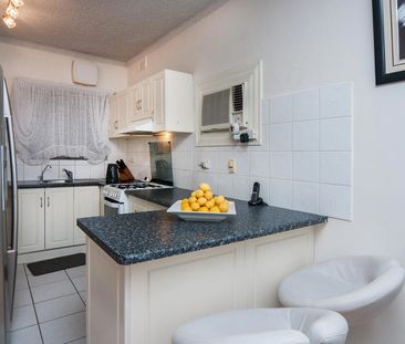 Charming 2 Bedroom, 1 Bathroom Unit in Royal Park - Photo 6