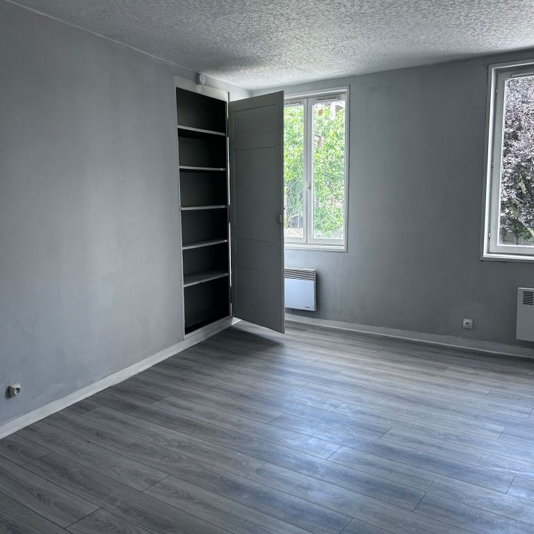 Location Appartement 3 pièces 62m² CAUDEBEC LES ELBEUF 76320 - Photo 1