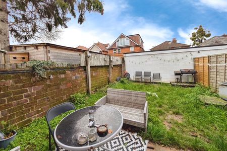 Howards Grove, SO15 - Photo 5