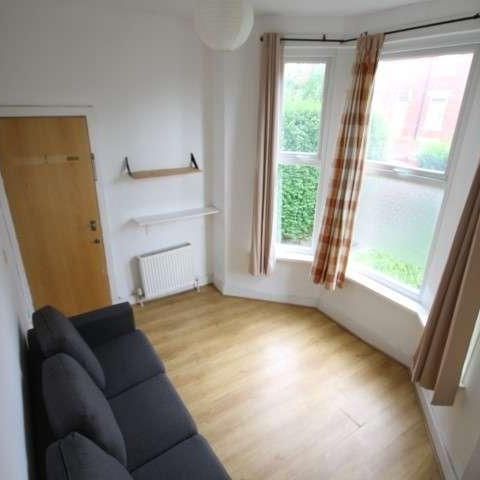 Delph Mount, Woodhouse, Leeds, LS6 - Photo 1