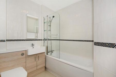 3 bedroom terraced house to rent - Photo 3