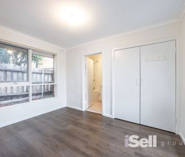 Newly Renovated in a convenient Springvale Location - Photo 2