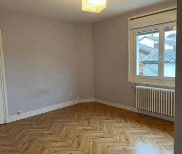 Location Appartement 5 pièces 140m² CHARLIEU 42190 - Photo 2