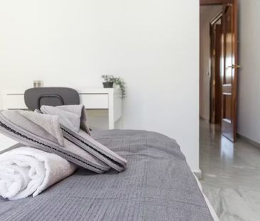 Calle Martínez de la Rosa, Málaga, Andalusia 29010 - Photo 6