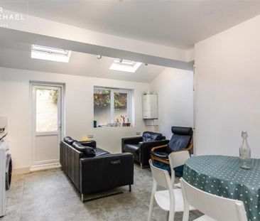 6 bedroom terraced house to rent - Photo 4