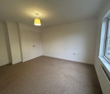 4 bedroom link detached house to rent - Photo 5