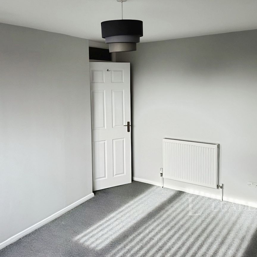 3 bedroom mid-terrace to rent Coombelands, SG8 - Photo 1