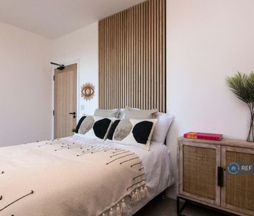 1 bedroom in a house share to rent - Photo 3