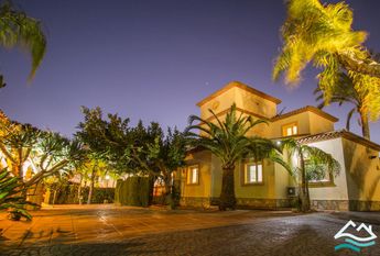 MORAIRA villa for rent with 4 bedroom garden and private pool