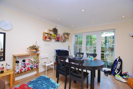 4 bedroom semi-detached house to rent - Photo 4
