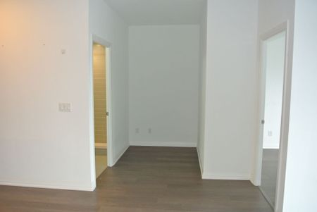 For Lease - 65 Oneida Crescent Unit# 1011, Richmond Hill, Ontario - Photo 2