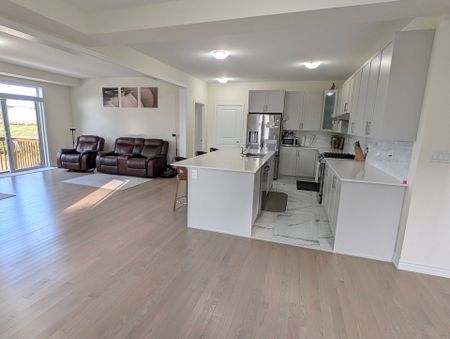 For Lease - 68 Arnold Circle, Brampton, Ontario - Photo 2