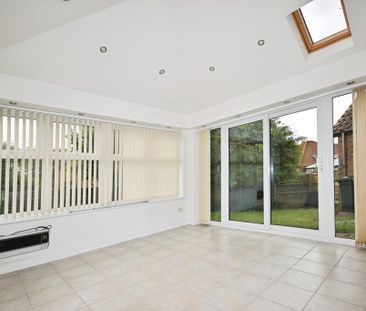 3 bedroom detached house to rent - Photo 3