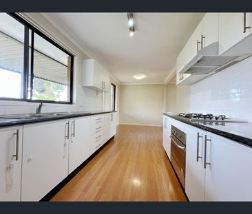 72 Greenmeadows Crescent, Toongabbie, NSW 2146 - Photo 5