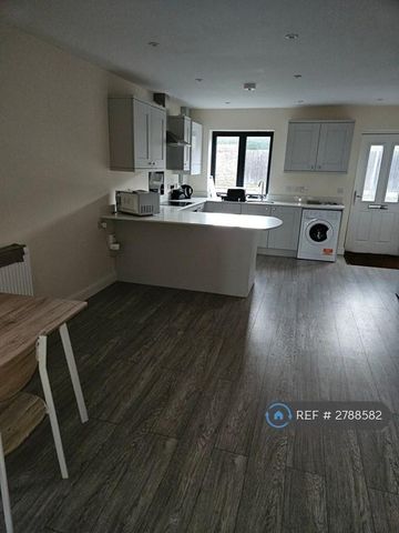 3 bedroom terraced house to rent - Photo 2