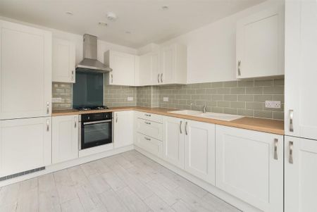 3 bedroom semi-detached house to rent - Photo 5