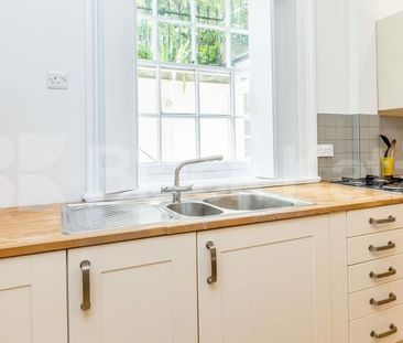 Bright and Stylish One-Bedroom Period Flat to Rent on Mornington Te... - Photo 5