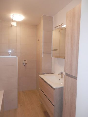 Nouvelle opportunité au coeur de Forville pour ce magnifique duplex 3 chambres aux 2e et 3e étages de la récente Résidence « Les Eperviers », avec terrasse, cave, parking et carport ! - Foto 3