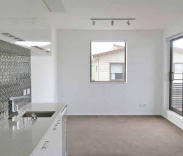 THE FIREMAN'S APARTMENTS - PETONE - Photo 2