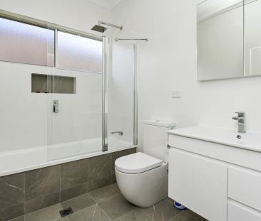 1 Vere Road, Adamstown. - Photo 4