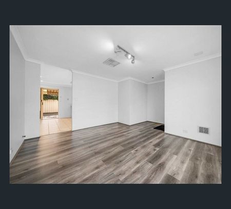 22 Logan Court, Seville Grove, WA 6112 - Photo 2