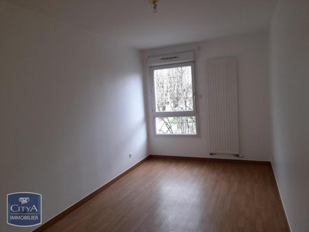 Location Appartement 4 pièces 88m² BOURG EN BRESSE 01000 - Photo 2