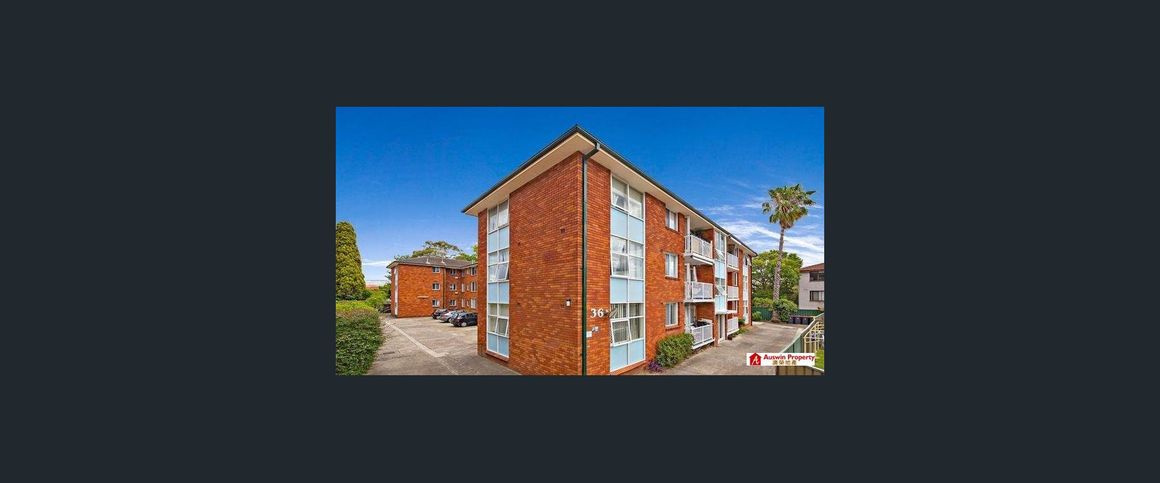 Double Brick Unit in Prime Location - Photo 1