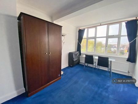 1 bedroom in a house share to rent - Photo 5