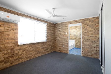 Cute and convenient location - Photo 2