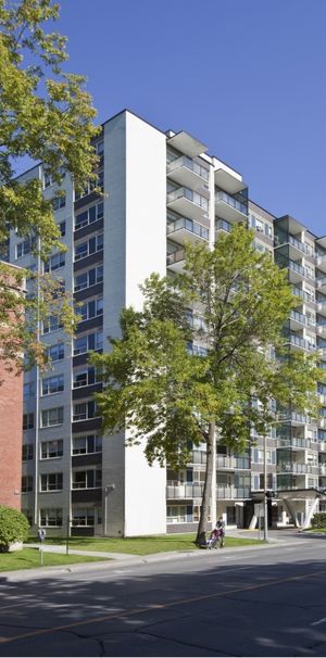 3033 Sherbrooke West - Chequers Place - 1 Bedroom - 3033 Rue Sherbrooke Ouest, Montréal - Photo 2