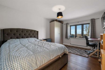 An exceptional modern family home in an exclusive semi-rural development - Photo 5