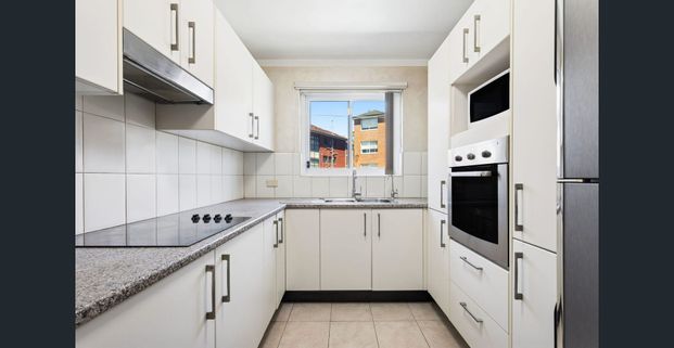 Light Filled Two Bedroom Apartment - Photo 1