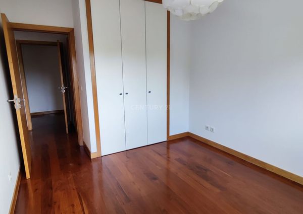 Apartamento T3 - Porto - Junto ao Colégio do Rosário