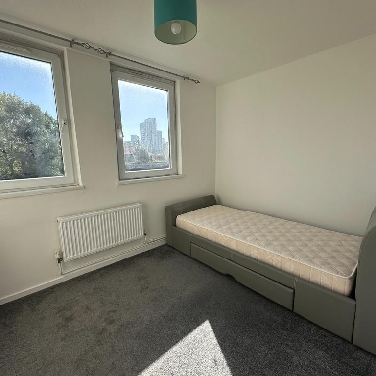 4 bedroom terraced house to rent - Photo 1