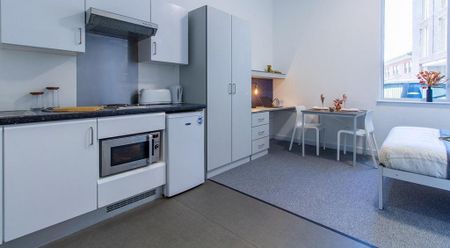 1 bedroom in a flat share to rent - Photo 4