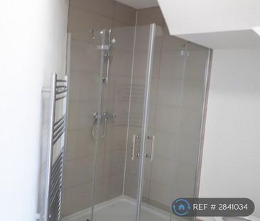 3 bedroom end of terrace house to rent - Photo 4