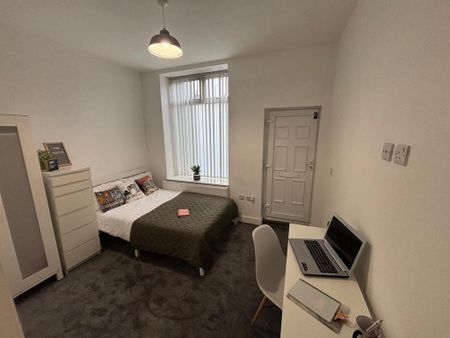 5 bedroom house to rent - Photo 2